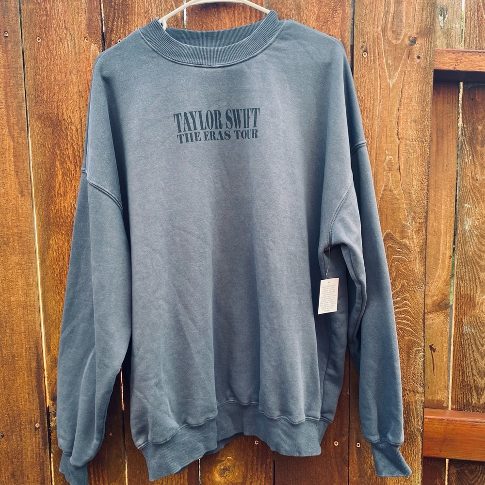 NEW UNWORN BLUE CREWNECK Taylor Swift The Eras Tour Official Merch Size Medium